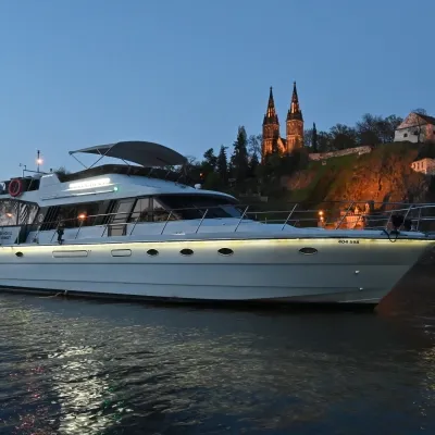 Luxus-Yachtfahrt in Prag